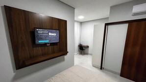 Leilighet – deluxe | 1 soverom, sengetøy av topp kvalitet, skrivebord og lydisolert