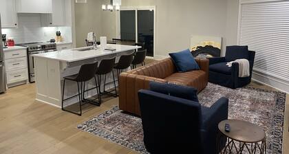 Gulley Grove Game Day - 10 minute drive to U of A/Downtown
3 beds ~ 2.5 baths