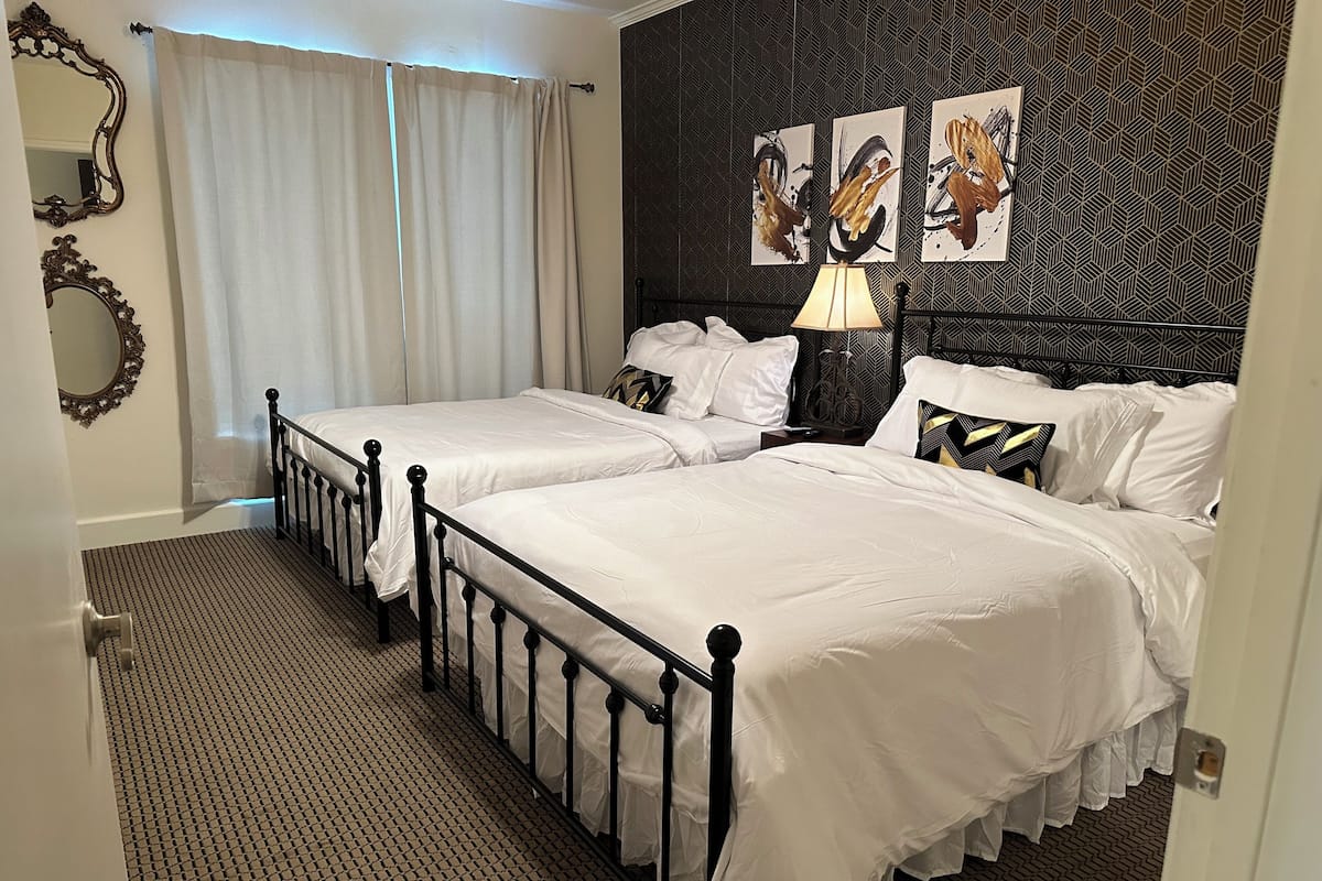 Super Deluxe Suite | 1 bedroom, in-room safe, iron/ironing board, free WiFi