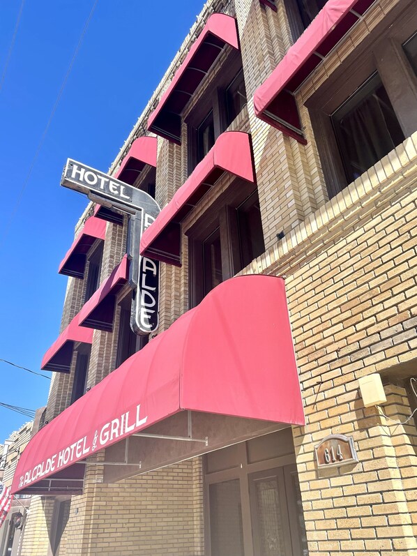 Fachada de la propiedad