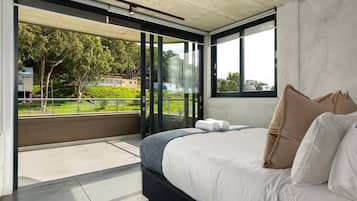 2 bedrooms, in-room safe, iron/ironing board, internet