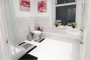 Douche, serviettes fournies