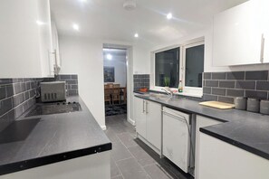 Tủ lạnh, lò vi sóng, lò nướng, bếp nấu 