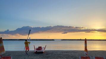 Private beach nearby, white sand, beach volleyball