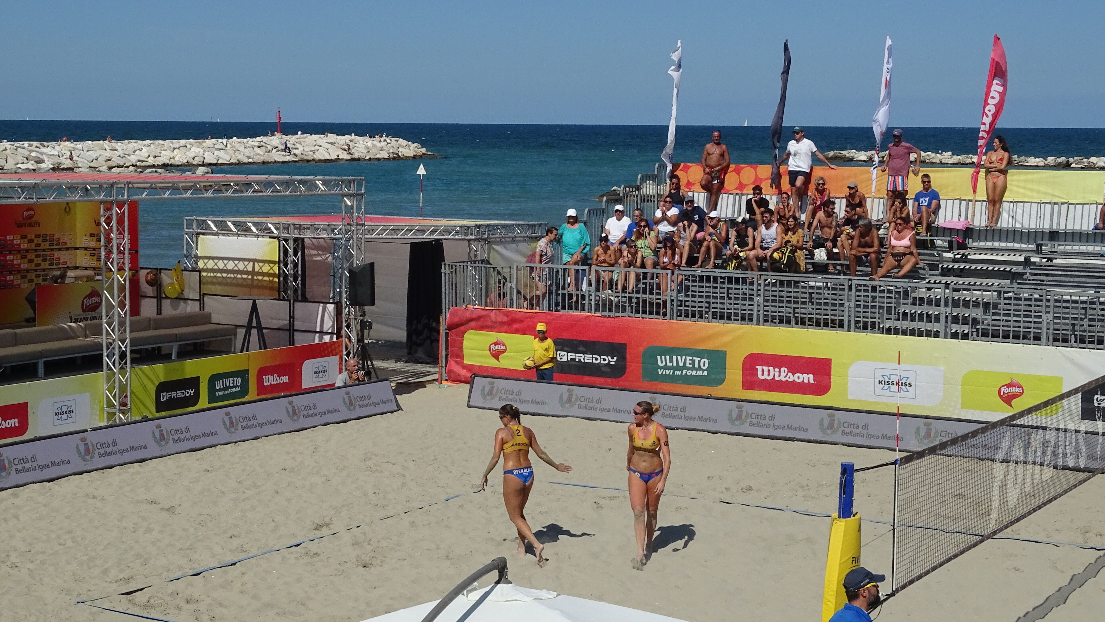 Plage privée à proximité, sable blanc, beach-volley