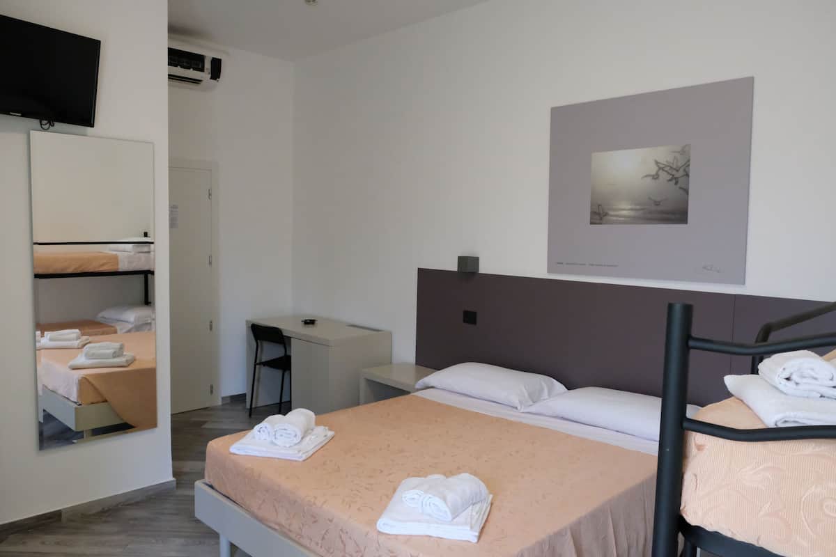 Een kluis op de kamer, reisbedje, gratis wifi, beddengoed