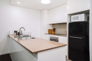 冰箱、微波炉、烤箱、炉灶