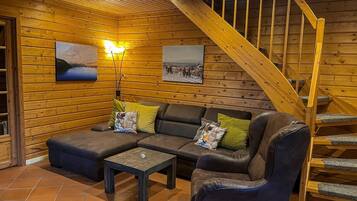 Nhà, 2 phòng ngủ, hiên | Phòng khách