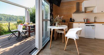 Scandinavian holiday home right by the lake