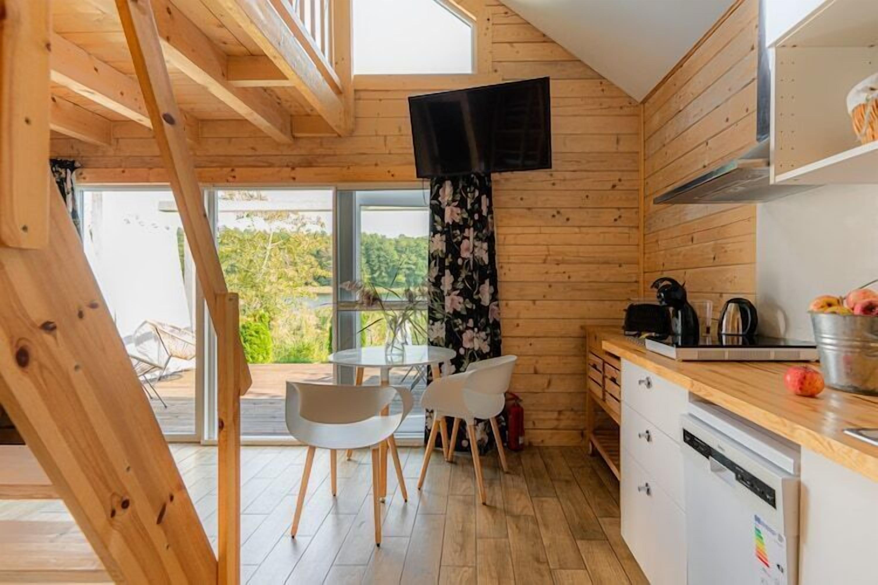 Coffee/tea maker, fridge, stovetop, dishwasher