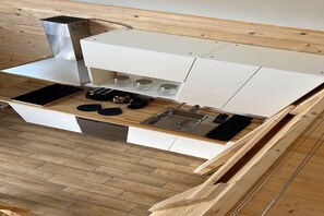 Fridge, stovetop, dishwasher, coffee/tea maker