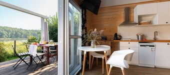 Scandinavian holiday home right by the lake