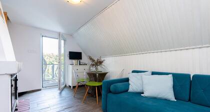 Holiday home with a terrace, right by the lake