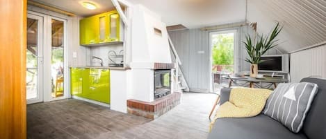 Smart TV, fireplace