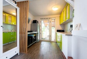 Fridge, microwave, stovetop, coffee/tea maker