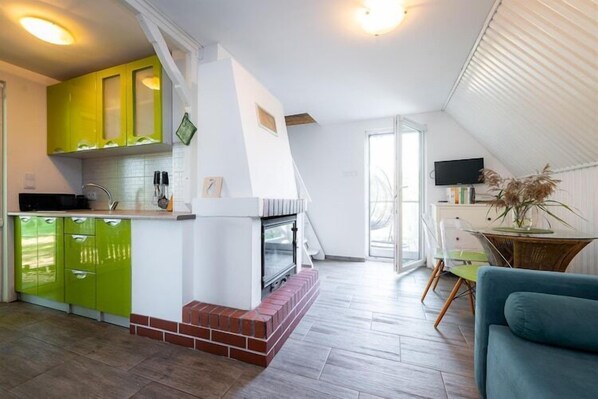 Living area - Holiday home right on the lake, terrace (Klepnica)