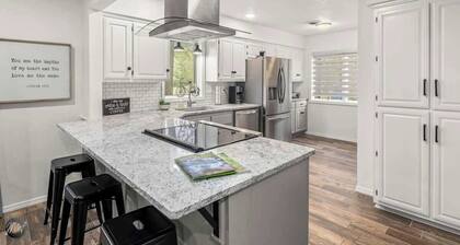 Modern 2BR Townhouse - Near Bike Trails & Golf