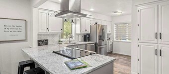 Modern 2BR Townhouse - Near Bike Trails & Golf