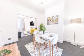 Dining - *King Bed* Comfy City House (Barrow-in-Furness)