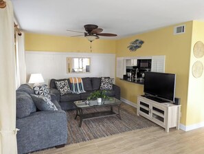 Smart TV - Beach Vibes!!! Ocean view just steps from the sand! (Gulf Shores)