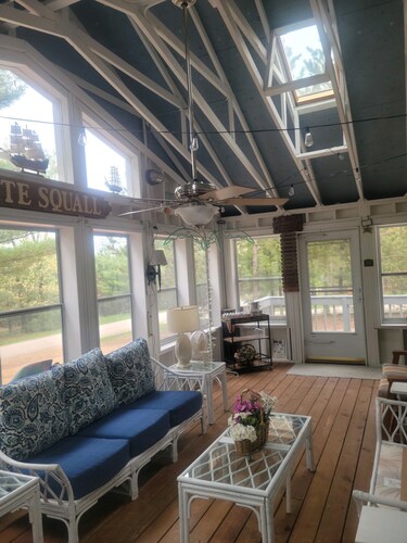 Castle Rock Lake area- Large Home-Great Getaway sleeps 12 -14
