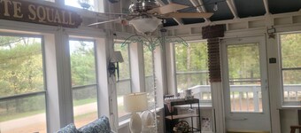 Castle Rock Lake area- Large Home-Great Getaway sleeps 12 -14
