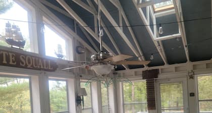 Castle Rock Lake area- Large Home-Great Getaway sleeps 12 -14