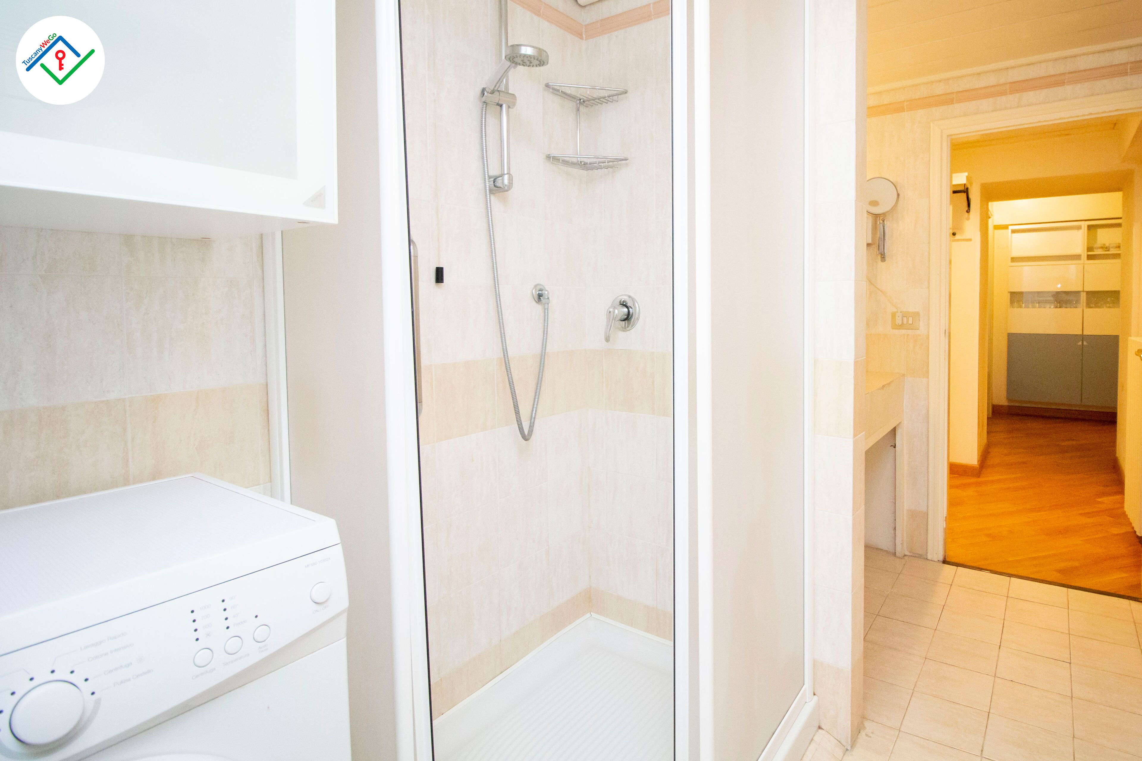 Dusche, Haartrockner, Bidet, Handtücher