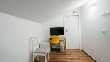 Deluxe Double or Twin Room, 1 Bedroom, Private Bathroom