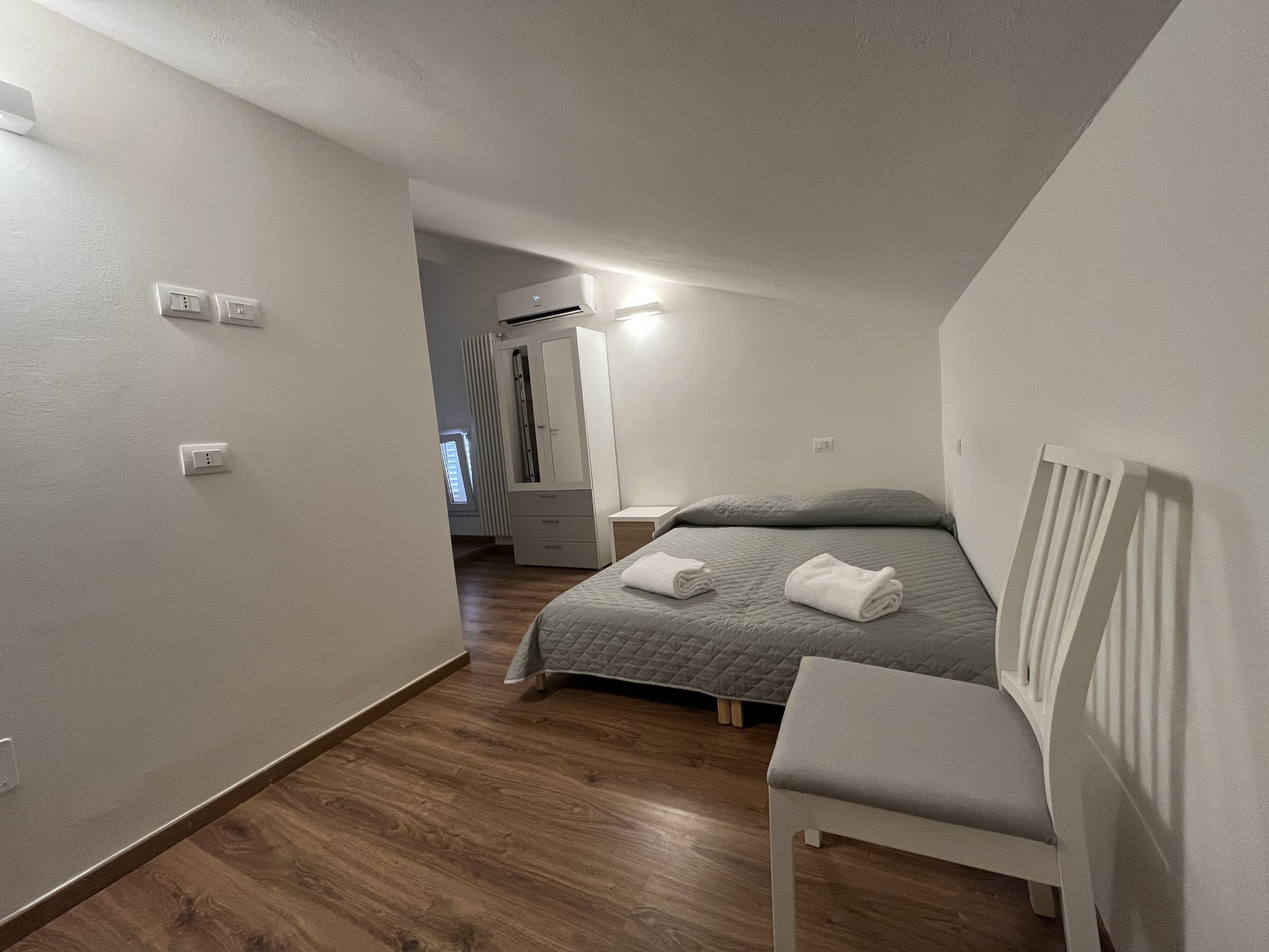 Bureau, espace de travail pour ordinateurs portables