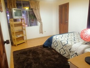 6 bedrooms, free WiFi, bed sheets - Casa en el Centro con Hidromasaje (Baños de Agua Santa)