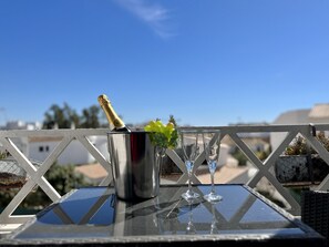 Outdoor dining - PRAIA DA ROCHA UNIQUE DESIGN WITH POOL by HOMING (Portimão)