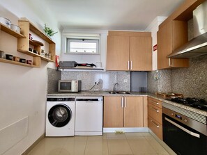 Refrigerador, microondas, horno y lavavajillas 