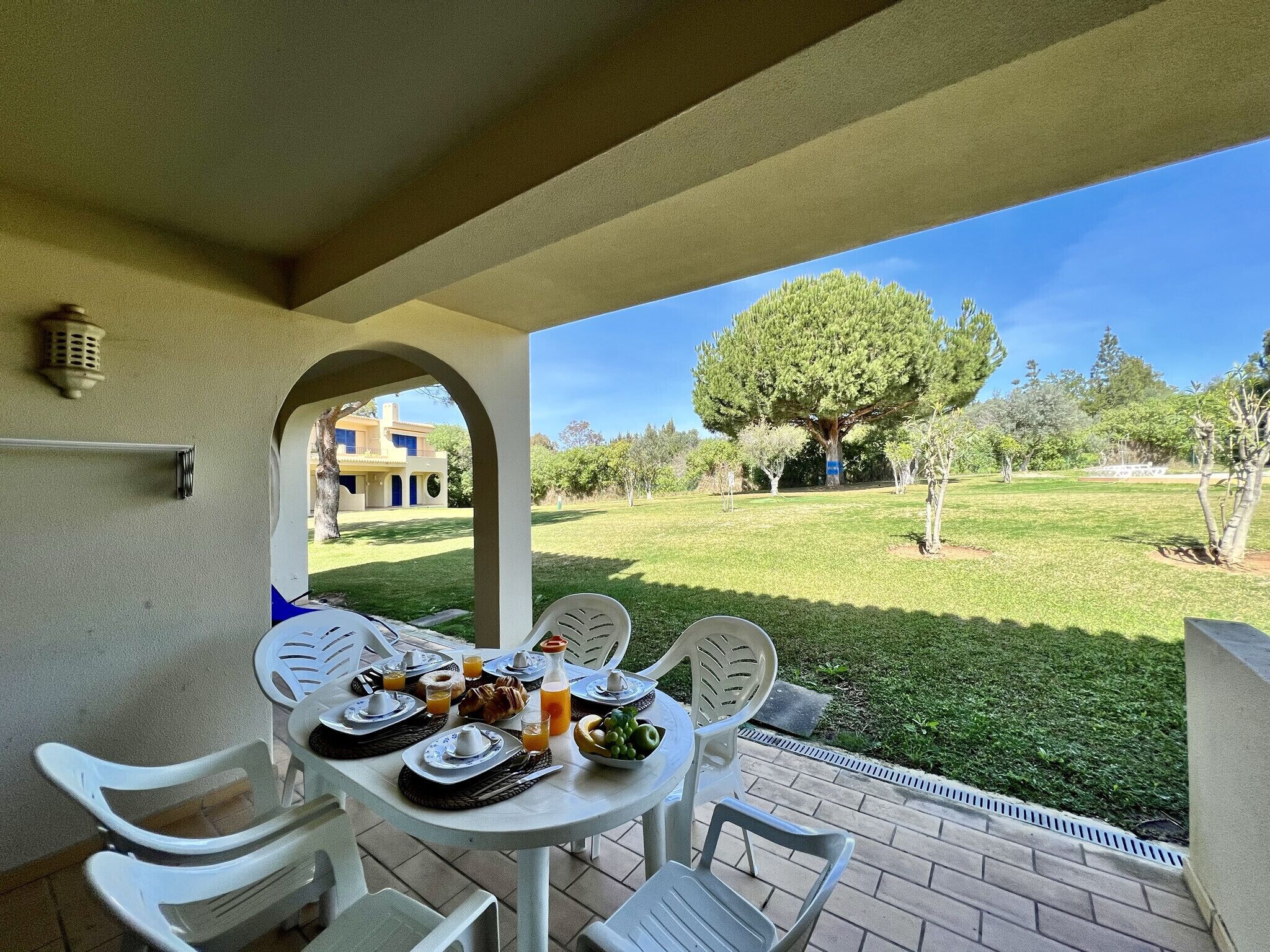 屋外ダイニングエリア