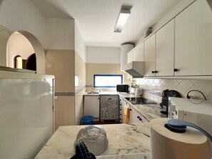 冷蔵庫、電子レンジ、オーブン、食器洗い機