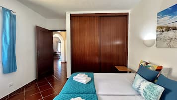 2 slaapkamers, een strijkplank/strijkijzer, gratis wifi, beddengoed