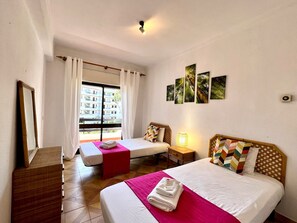 2 bedrooms, iron/ironing board, free WiFi, bed sheets - VILAMOURA PALM TREE WITH POOL by HOMING (Vilamoura)