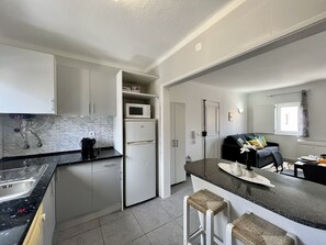 Fridge, oven, dishwasher, coffee/tea maker - VILAMOURA CENTRAL 5 by HOMING (Vilamoura)