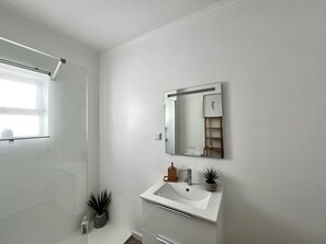 Douche, serviettes fournies