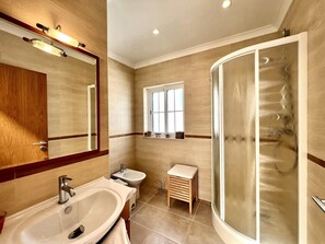 Shower, hair dryer, towels - CARVOEIRO TERRACE by HOMING (Carvoeiro)