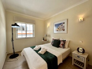 1 多间卧室、熨斗/熨衣板、免费 WiFi、床单