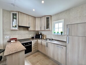 冰箱、微波炉、烤箱、洗碗机