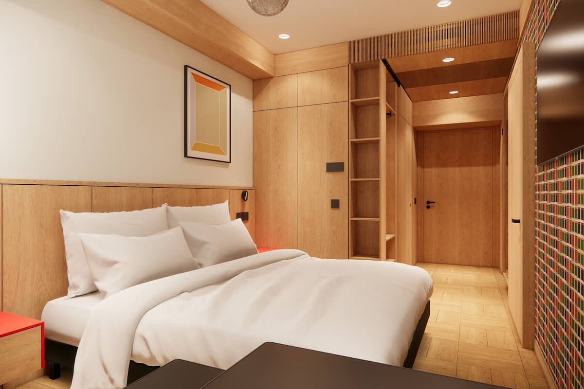 Comfort Room | Minibar, in-room safe, desk, blackout drapes