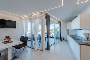 Appartement, 3 chambres, balcon, vue ville | Cuisine privée