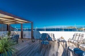 Apartment, 3 Bedrooms, Balcony, City View | Outdoor dining