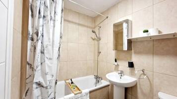Apartment | Bathroom | Shower, rainfall showerhead, hair dryer, towels