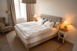 2 habitaciones, escritorio, tabla de planchar con plancha y wifi 