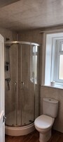 Basic Studio | Bathroom