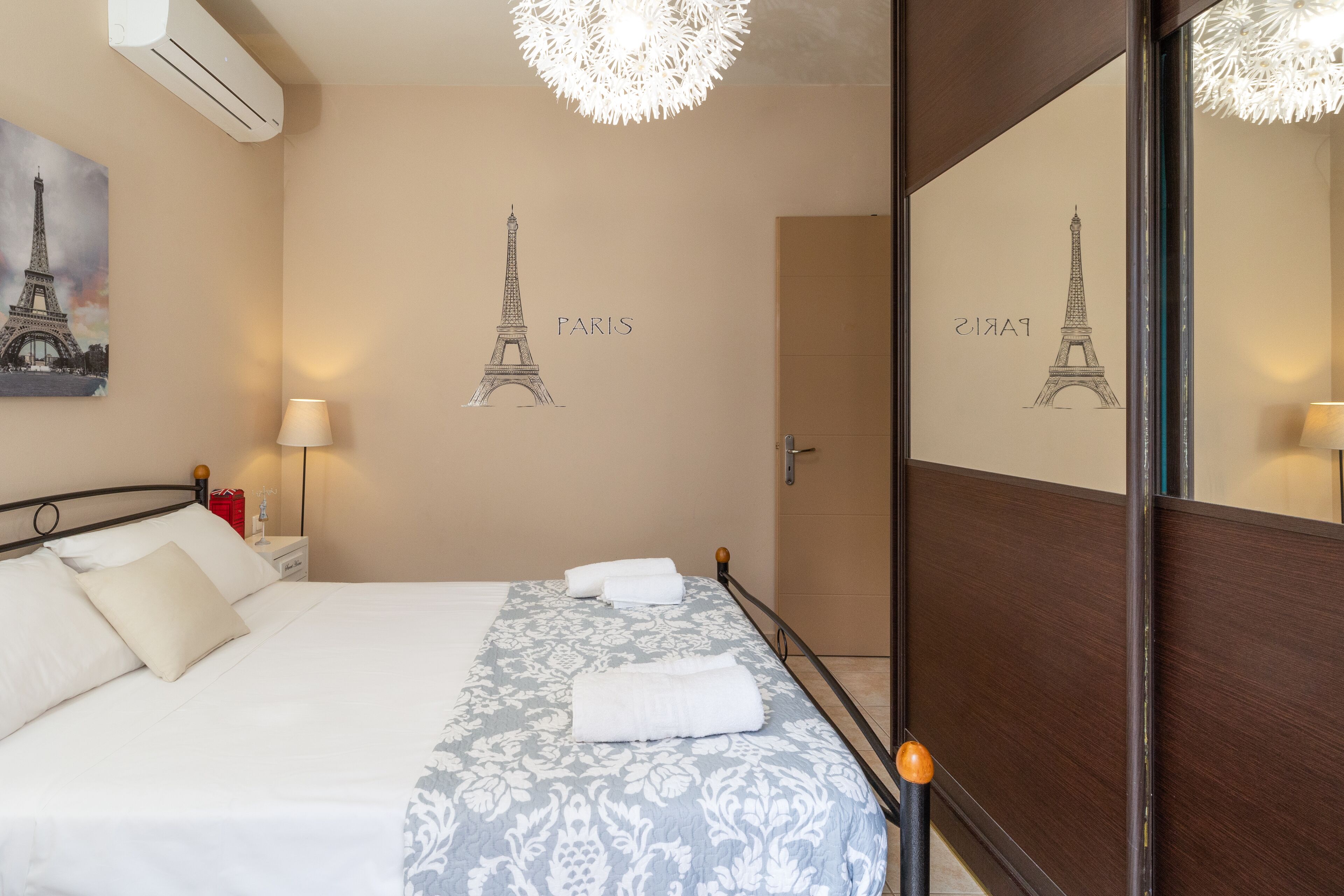 2 slaapkamers, een strijkplank/strijkijzer, gratis wifi, beddengoed