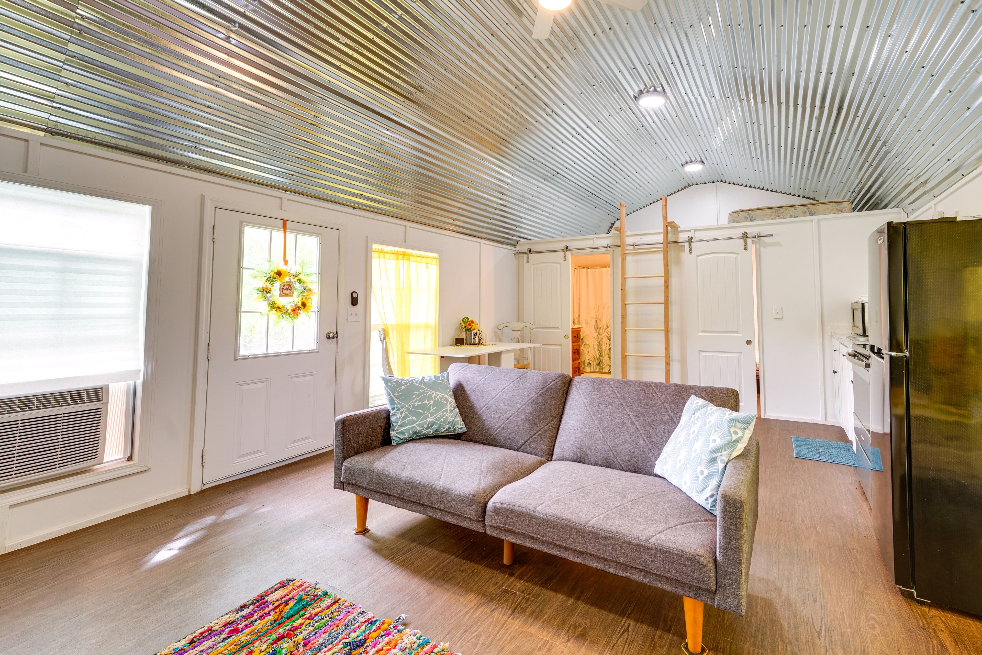 Peaceful Cabin Near Lake Texoma w/ Fire Pit!